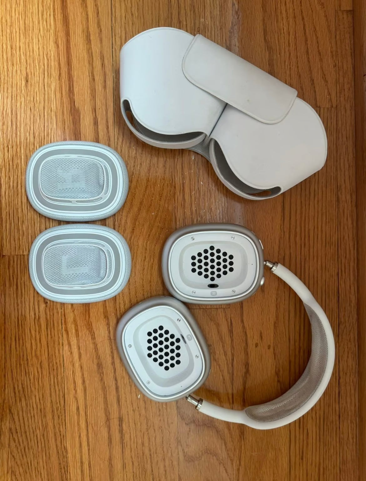 BRAND NEW Apple AirPods Max Wireless Over-Ear Headset - Silver 7V55