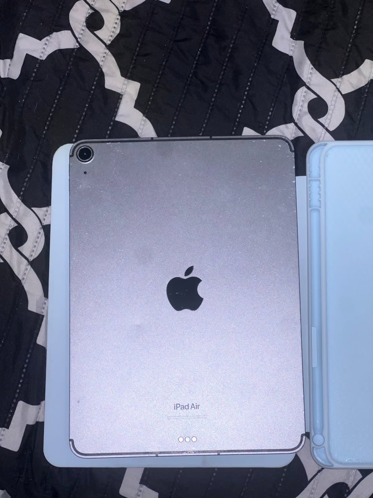 Apple iPad Air 5th Generation 64 GB 6M81