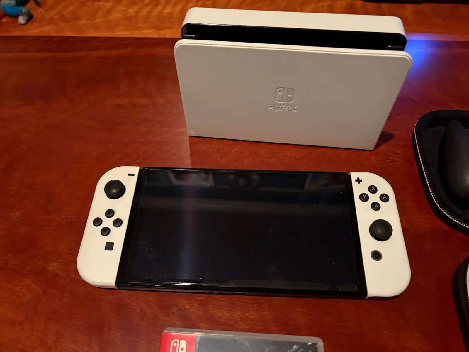 Nintendo Switch - OLED Model White with Zelda Tears of the Kingdom game 3P33