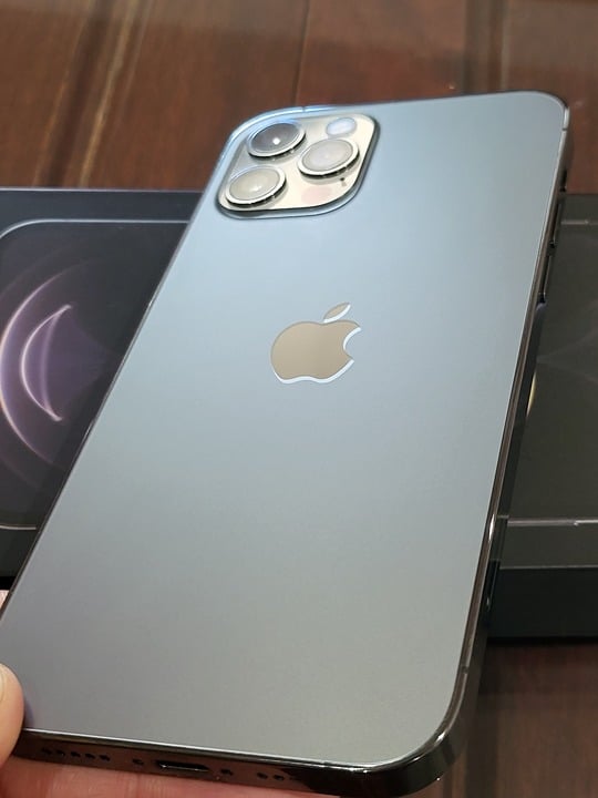 UNLOCKED Apple iPhone 12 Pro 128 GB Graphite - Great Condition 6R16