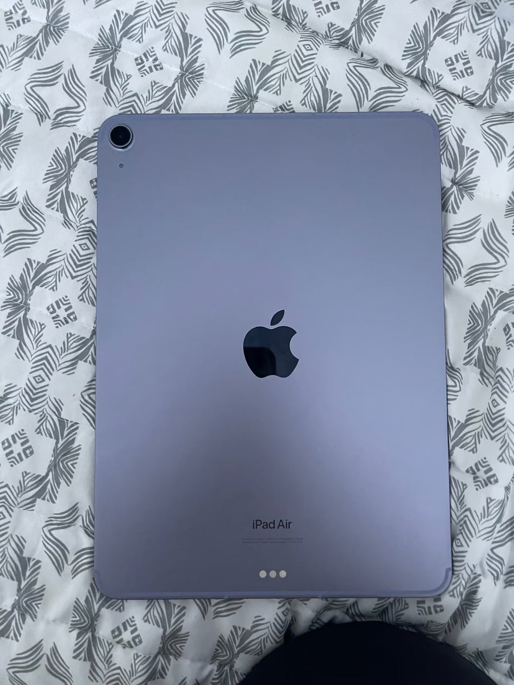Newest iPad Air (generation 5) 256 GB Wi-Fi only 8O63