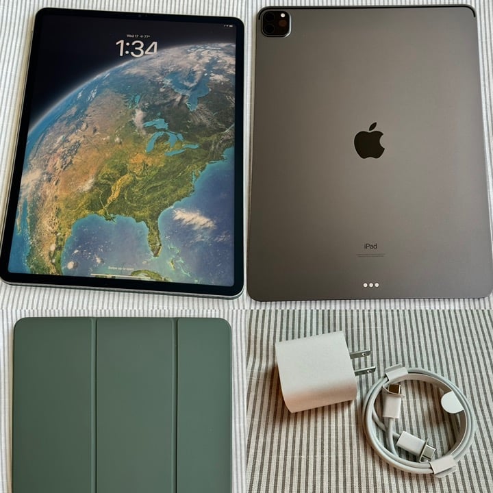 iPad Pro 12.9"" (5th generation - M1 - 1TB Storage) with SmartFolio 8R73