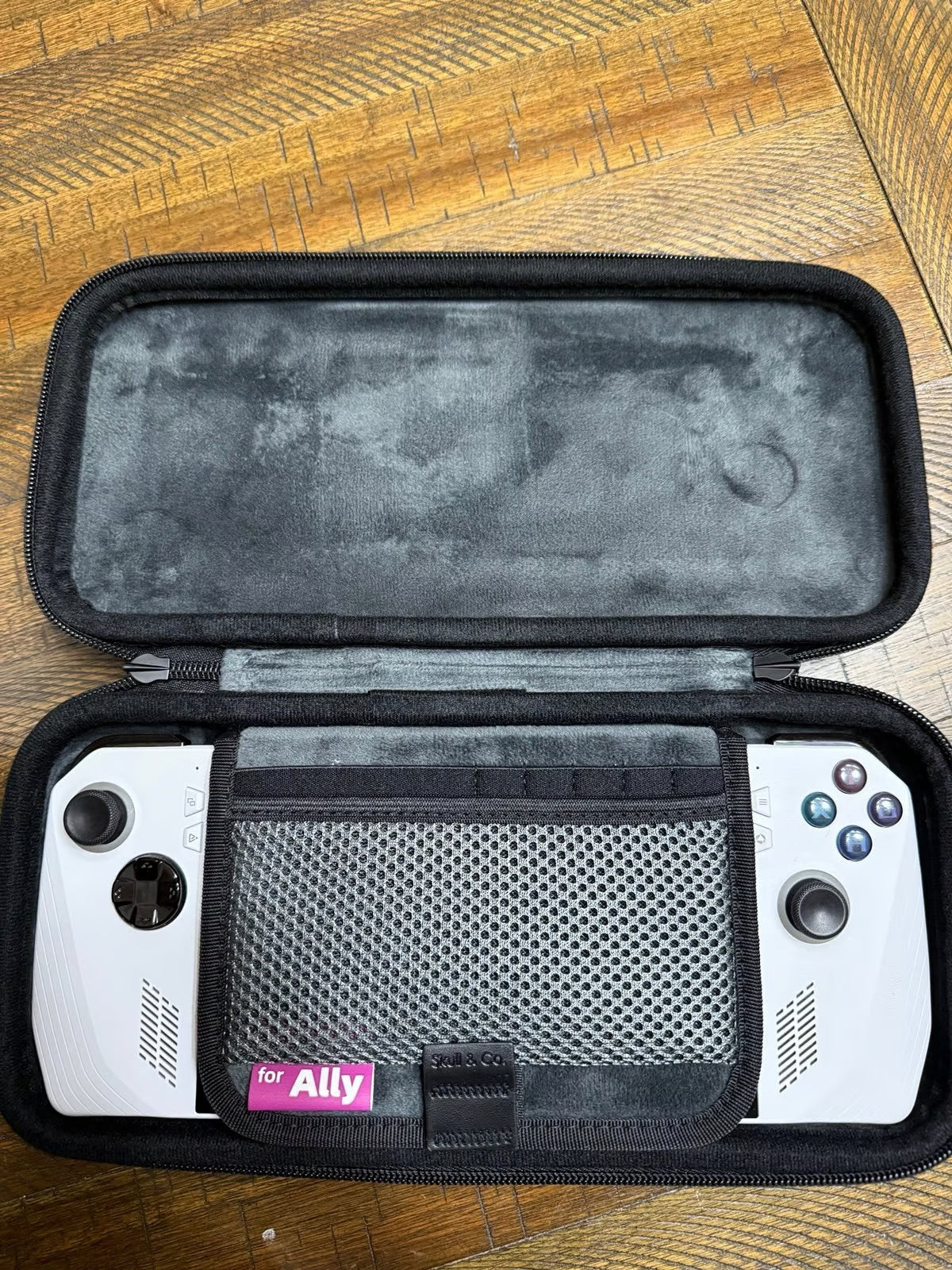 ASUS ROG AlLY Z1 Extreme 4TB 9M61