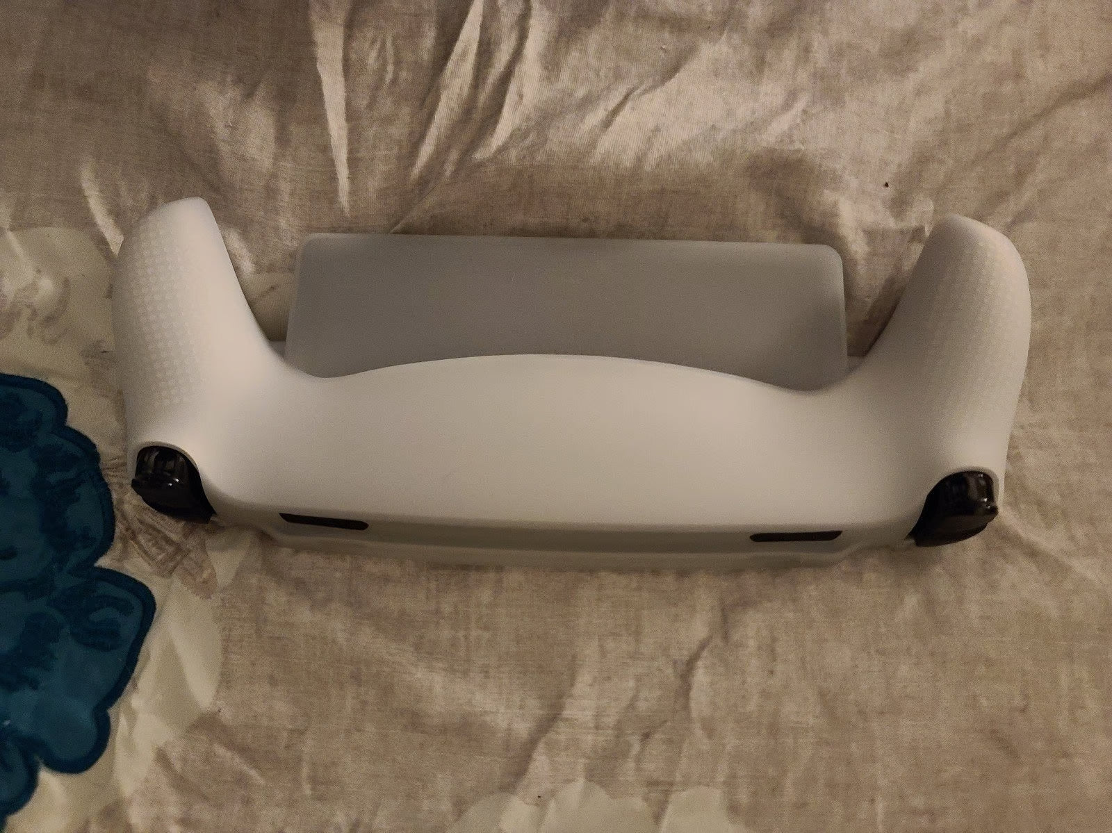 Sony PlayStation Portal remote player with extras 2C98