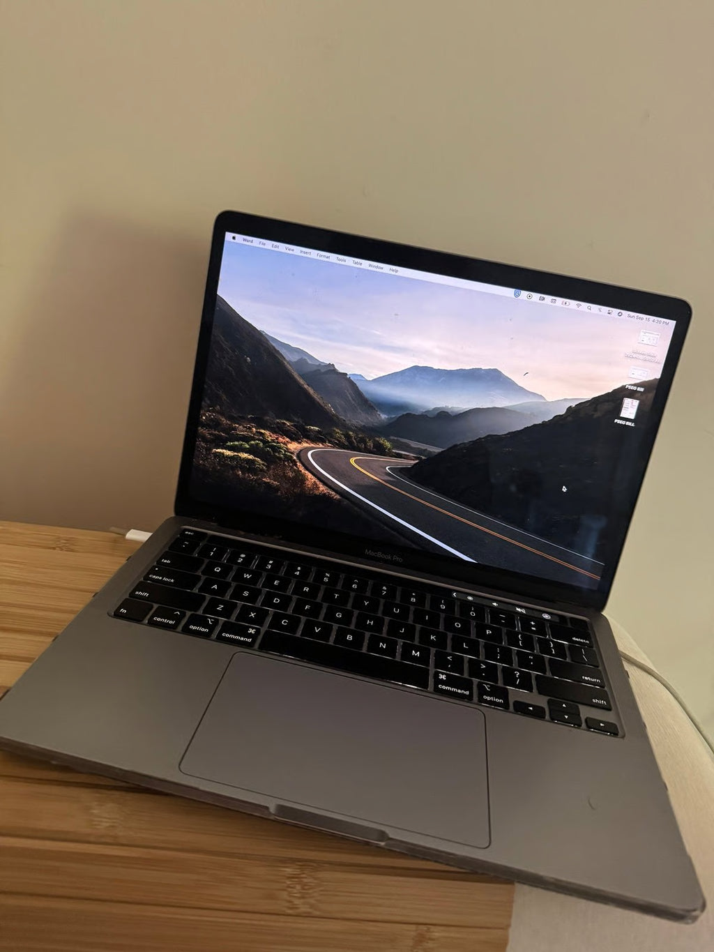 MacBook Pro 2020 13-inch Touchbar 3V82
