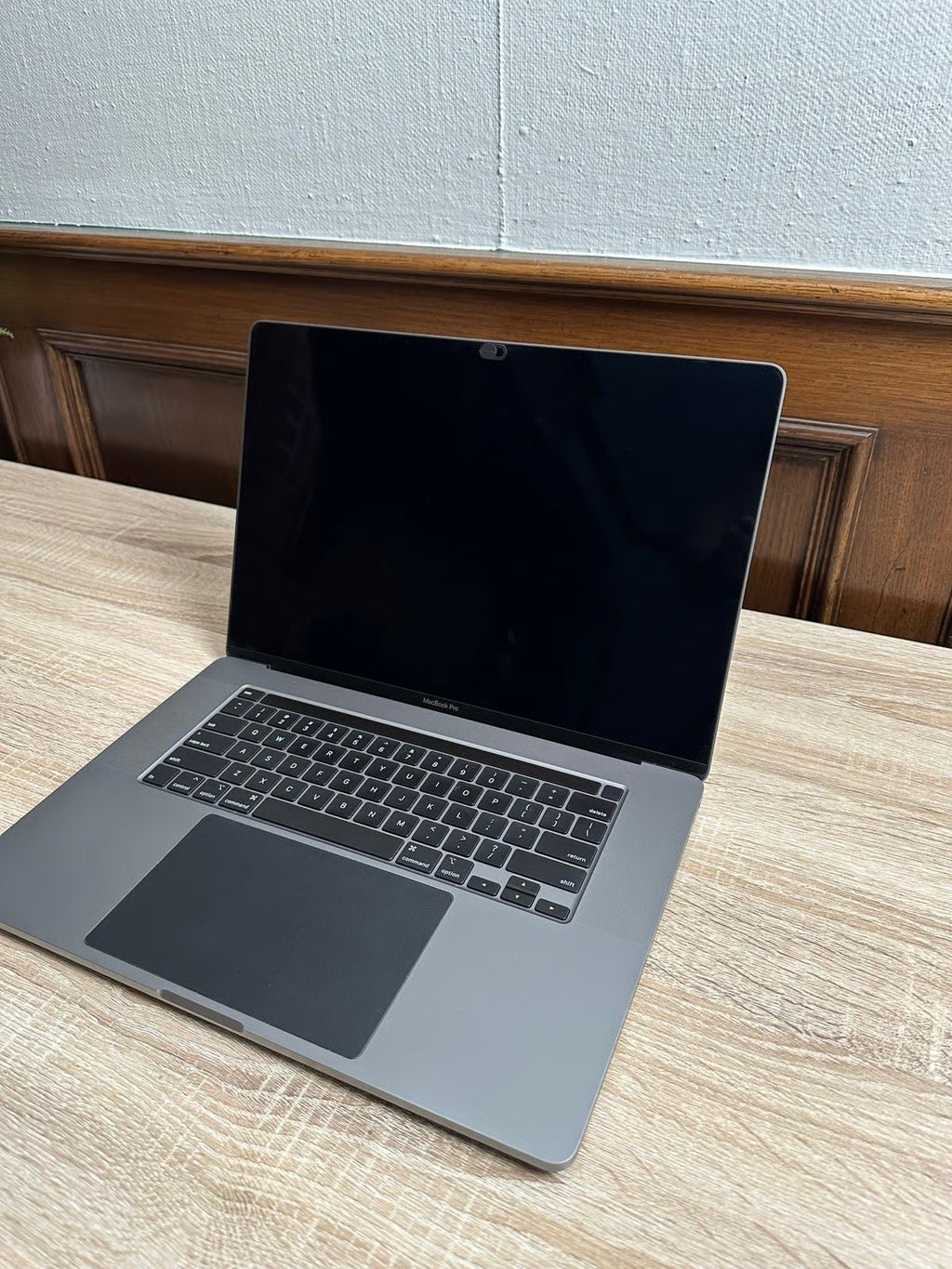 MacBook Pro 16 Inch 512 GD SSD 2019 Version 7A21