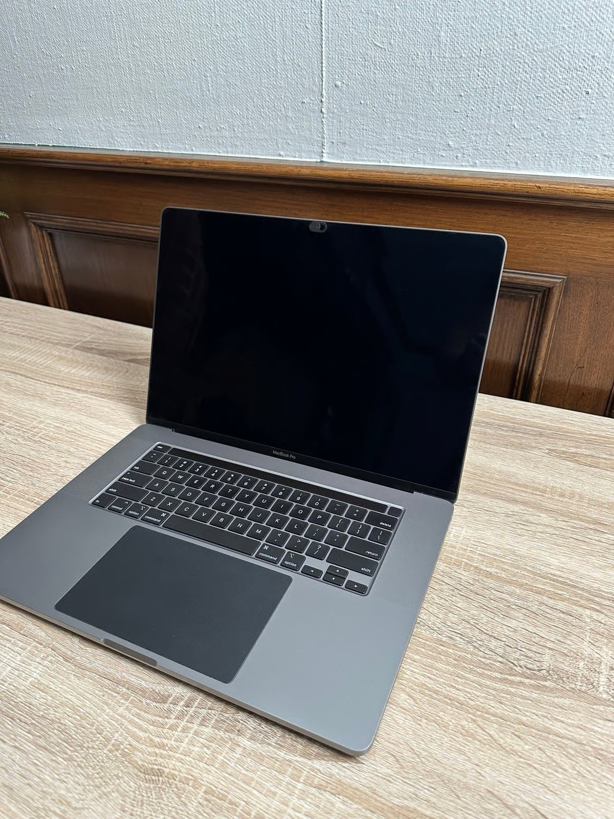 MacBook Pro 16 Inch 512 GD SSD 2019 Version 7A21