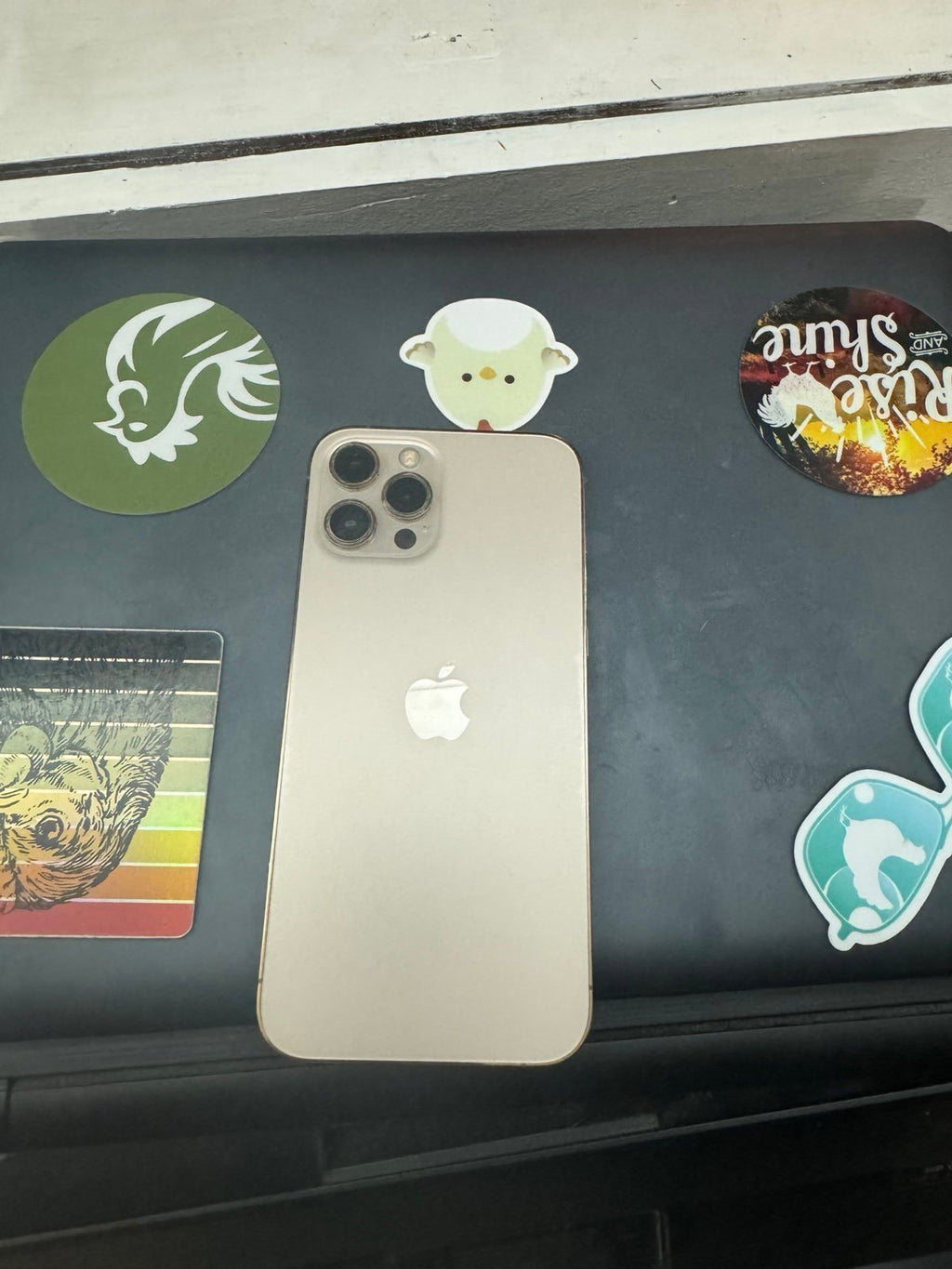 iphone 12 pro max phone unlocked!! Very NICE !! 1H26