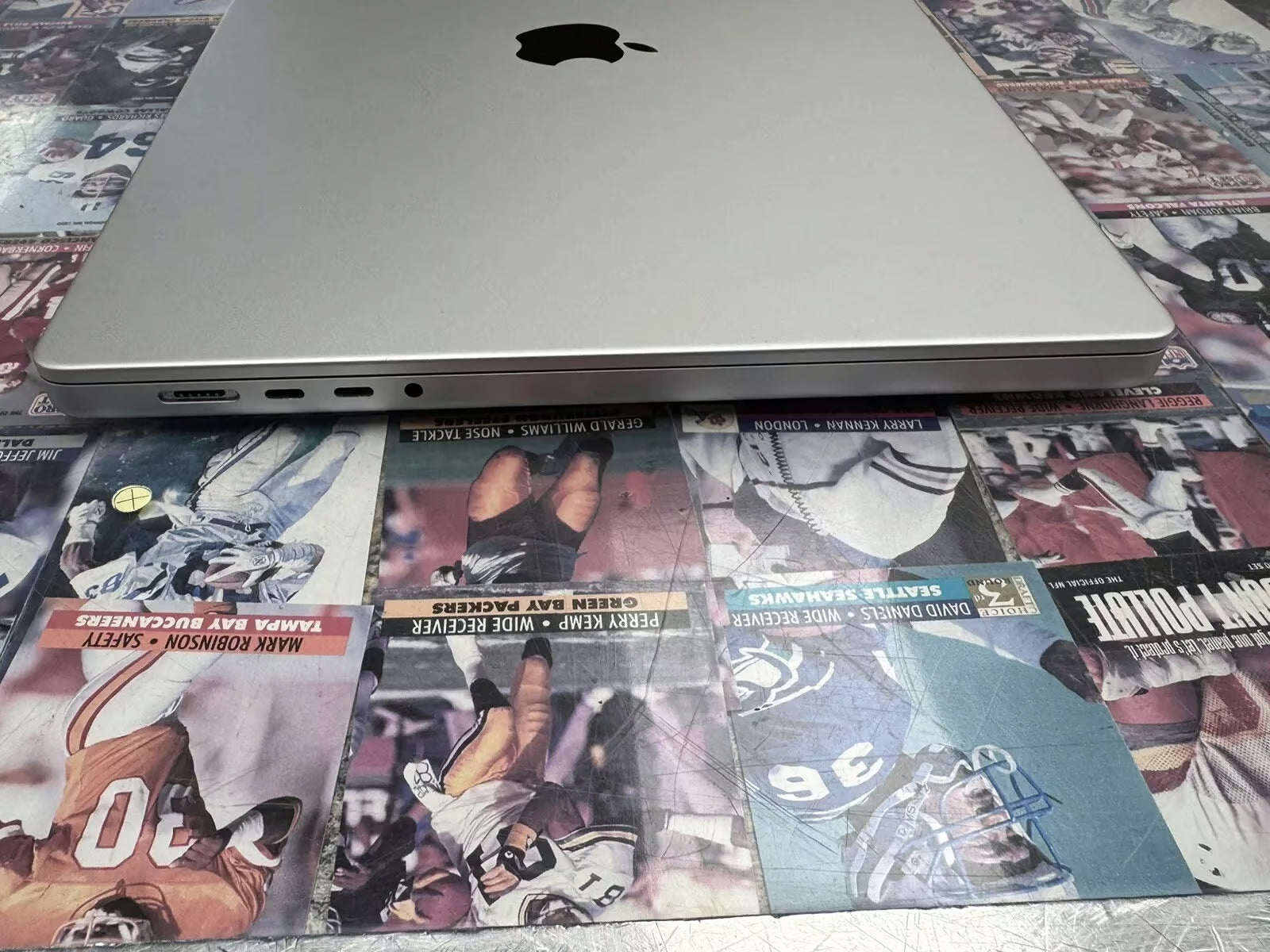 MacBook Pro 16鈥?2023 A278p 16GB 512GB M2 Pro Laptop Cycle Count 129 7P23