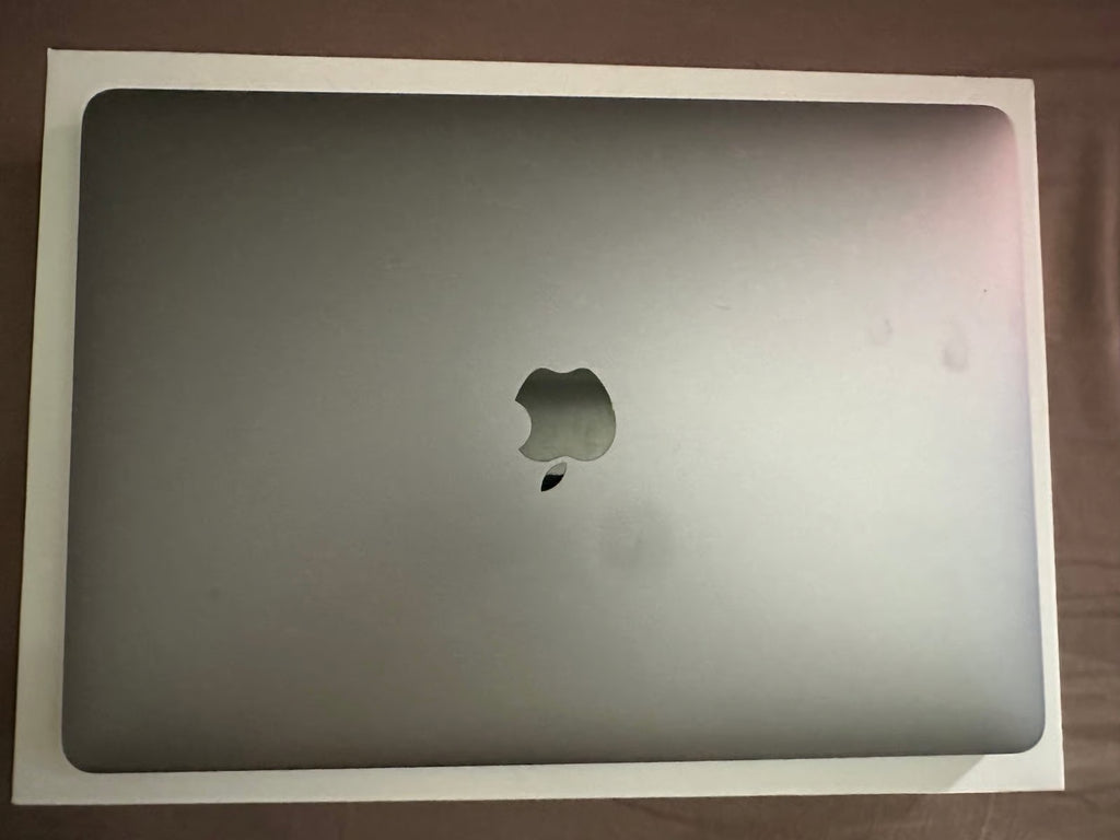 MacBook Pro 13 inch with Touch Bar 8Y19