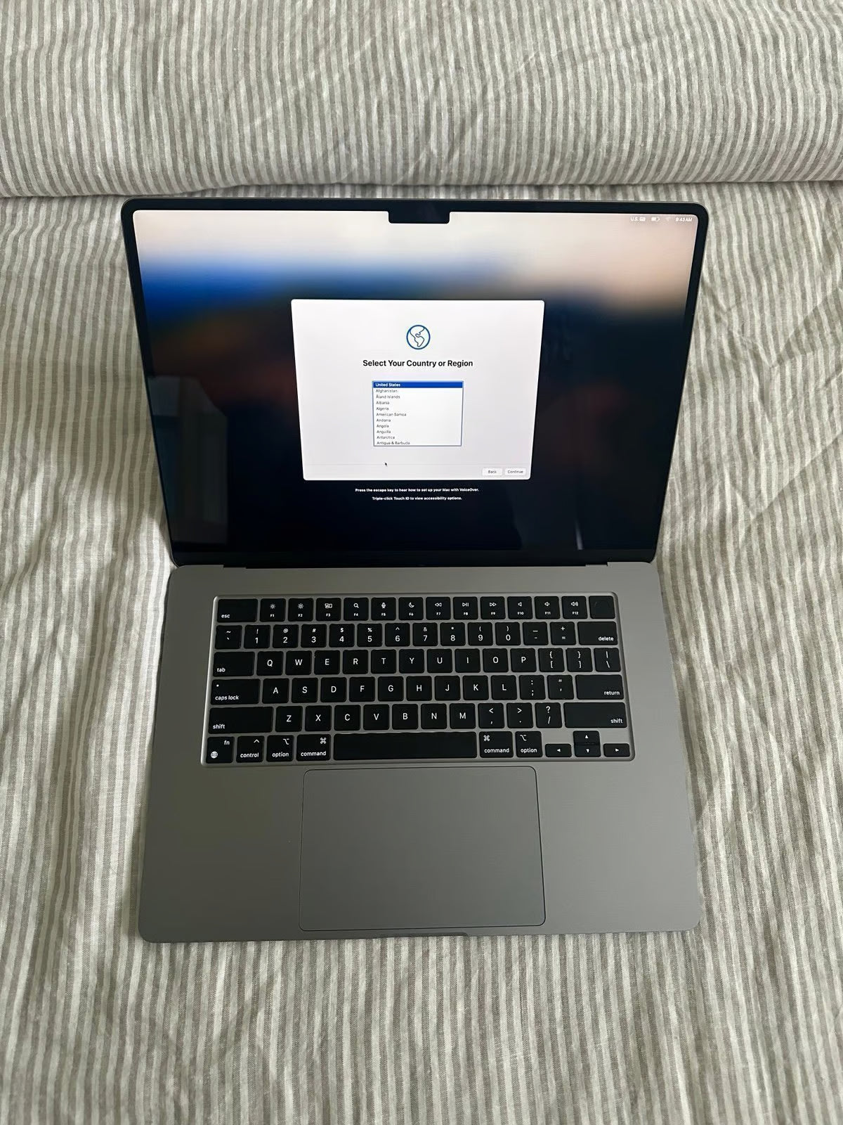 Apple Macbook Air 2023 15in.  M2  256GB SSD 8GB Memory 5G53