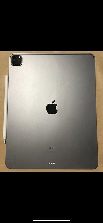 Apple iPad Pro Bundle 7J52
