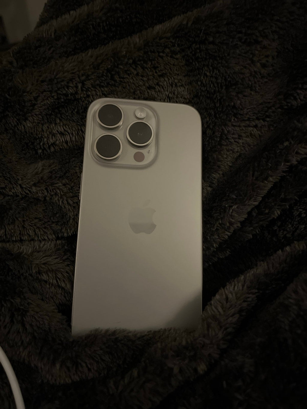 iPhone 15 Pro 1TB AT&T 7X37