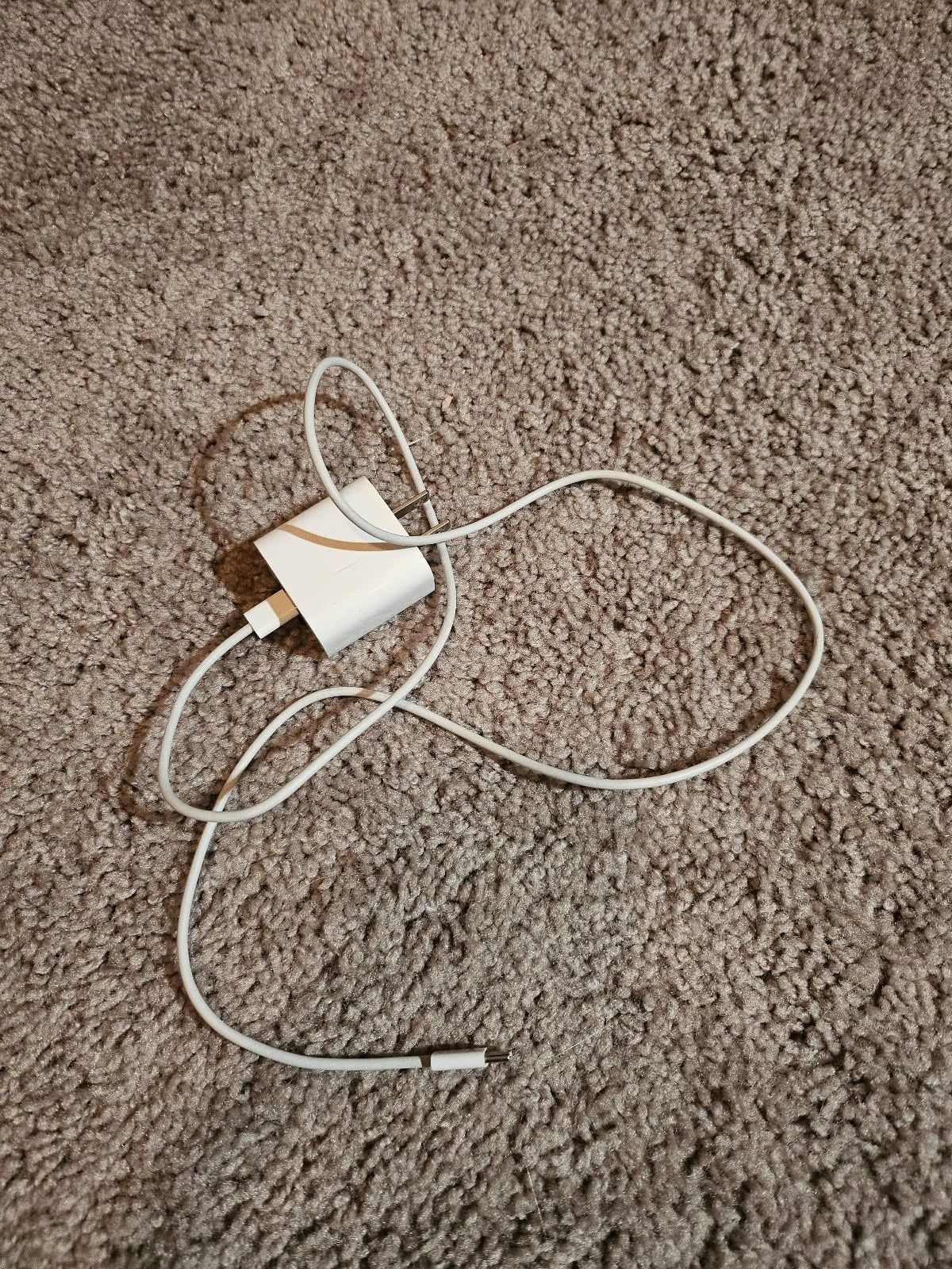 BUNDLE Apple iPad Air 5th Generation 64 GB + Apple Pencil & more 9X52