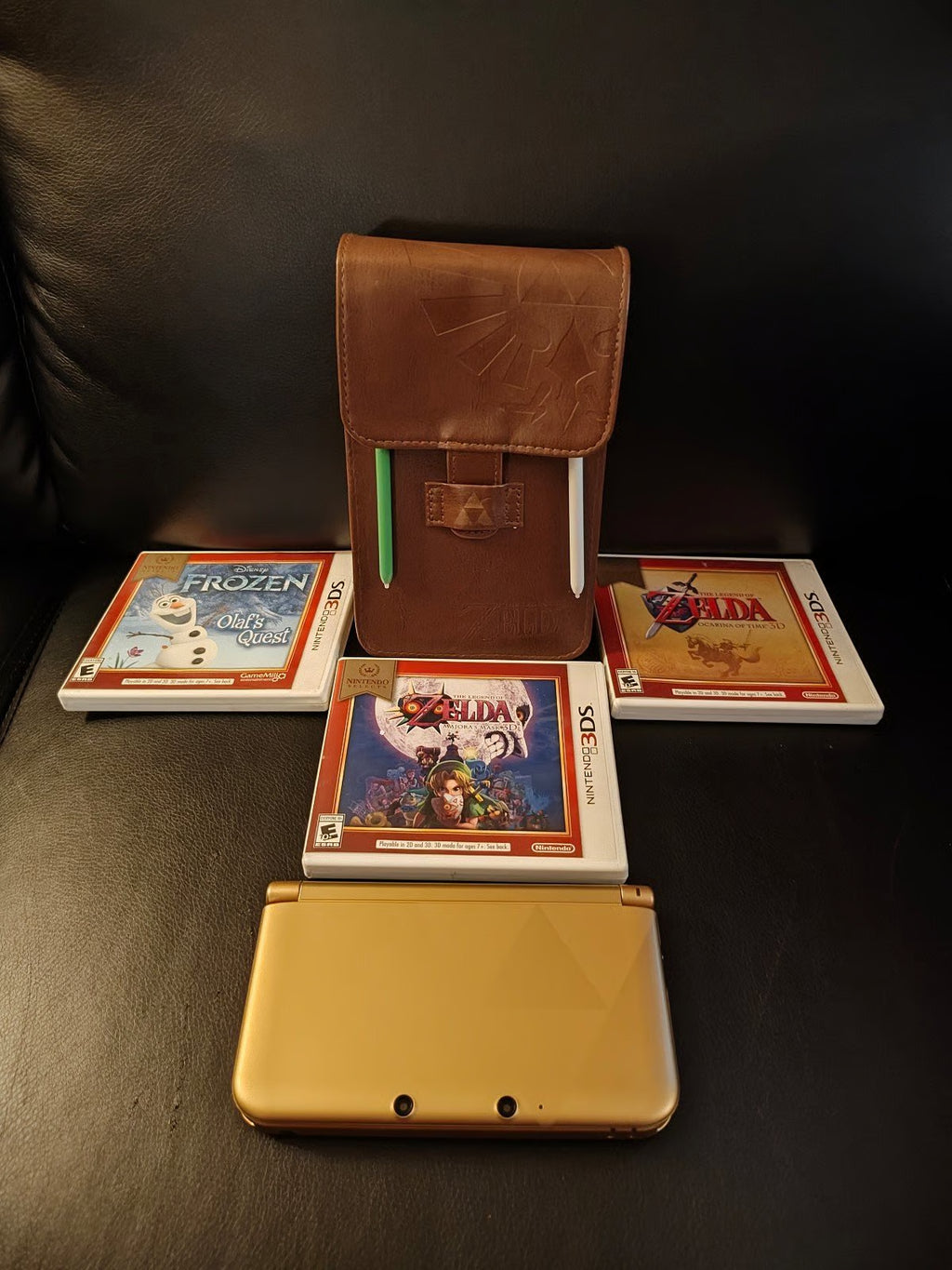 Nintendo 3DS XL The Legend of Zelda Triforce in Gold