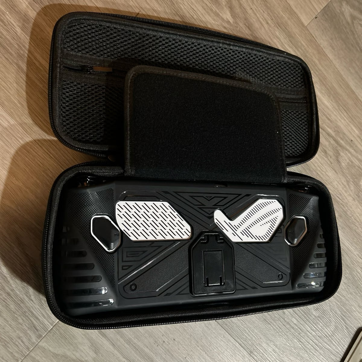 ASUS ROG ALLY Bundle 8R26