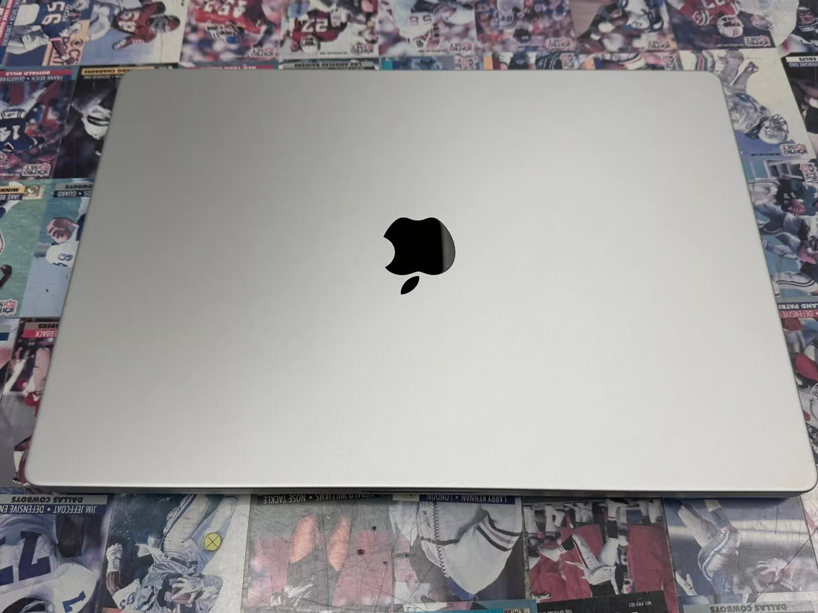 MacBook Pro 16鈥?2023 A278p 16GB 512GB M2 Pro Laptop Cycle Count 129 7P23