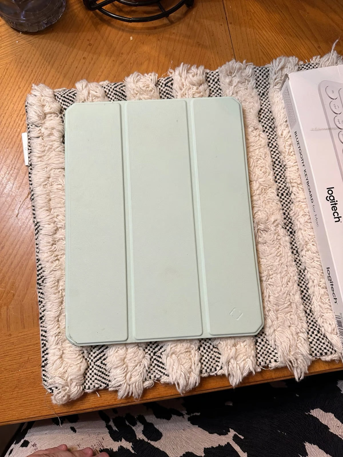 Apple IPad Air 5 with extras 6K66