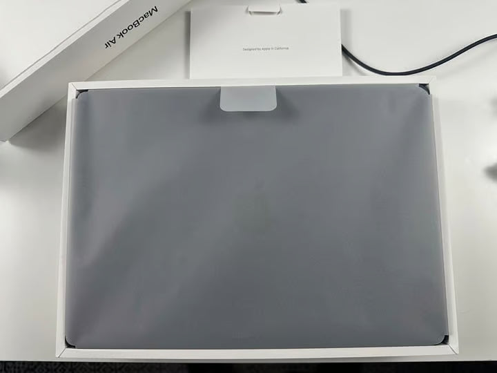 Apple Macbook Air 13.6"" M3 (2024) 8GB RAM 256GB Storage - Midnight (MRXV3L) 7M28