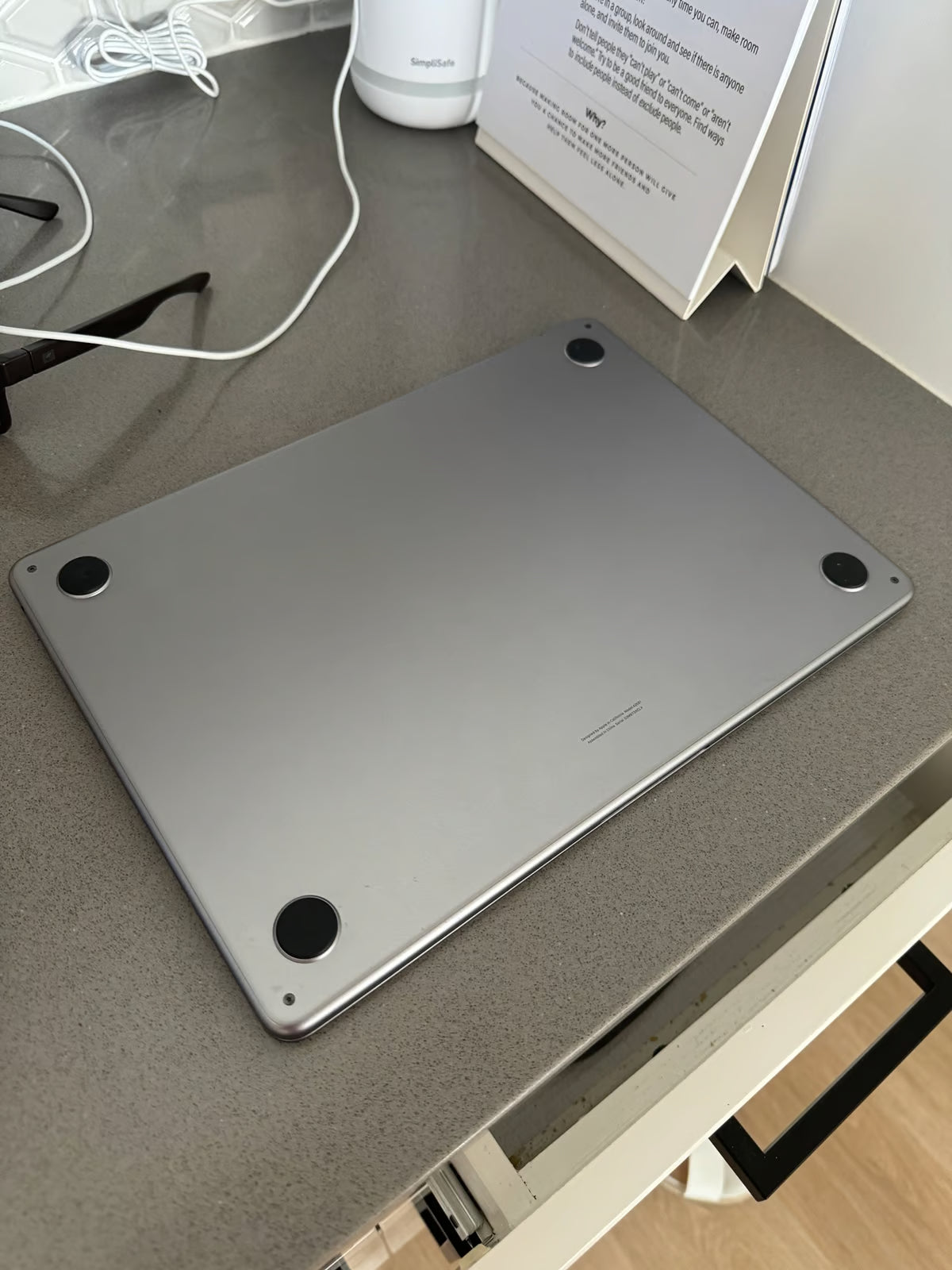 Apple Macbook Air 13in.  M2 3.49 GHz  256GB SSD 8G86