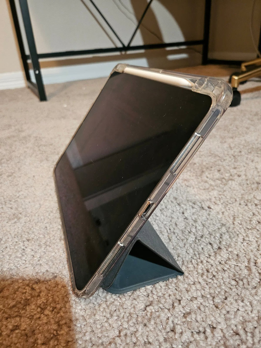 BUNDLE Apple iPad Air 5th Generation 64 GB + Apple Pencil & more 9X52