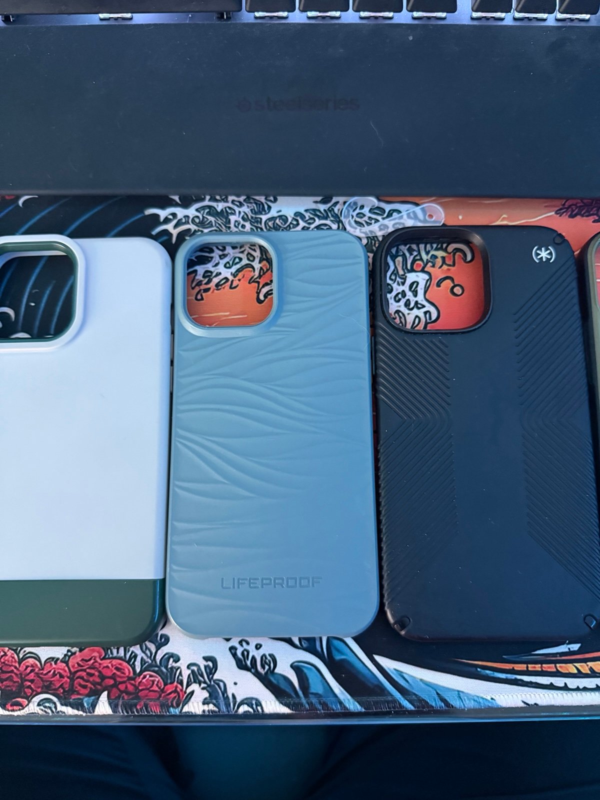 iPhone 13 pro max unlocked with 8 cases 7J27