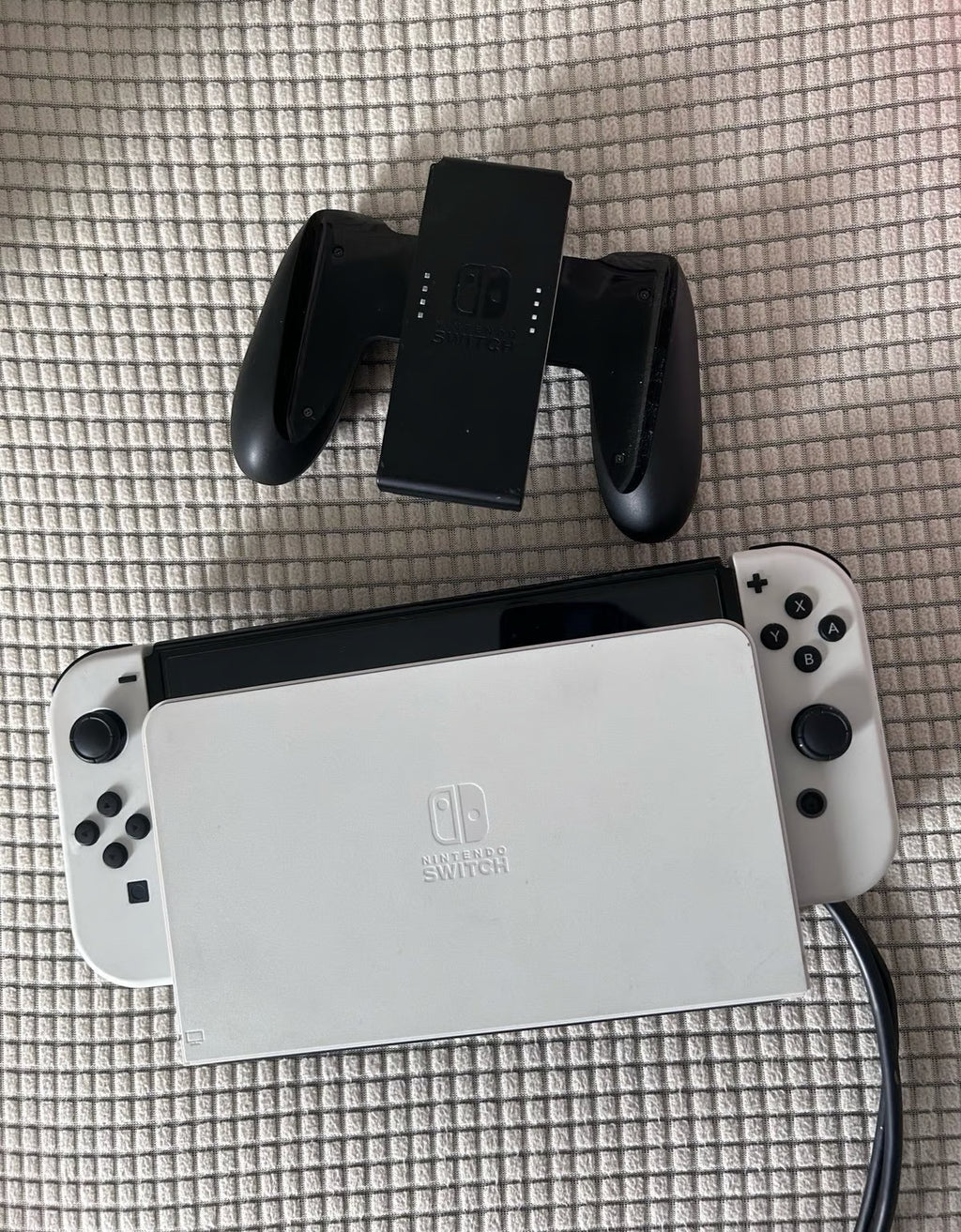 Nintendo switch oled black and white  bundle 2W33
