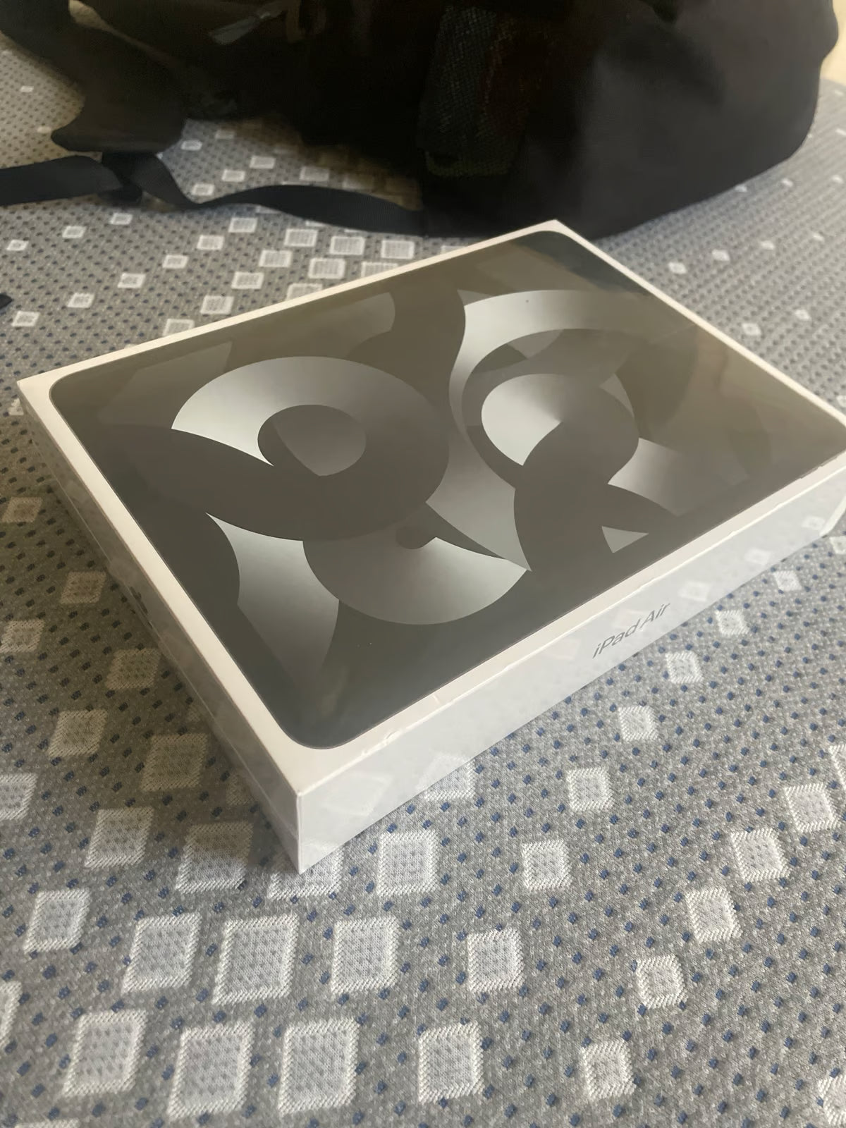 Apple iPad Air 5th Generation 64 GB 2G97