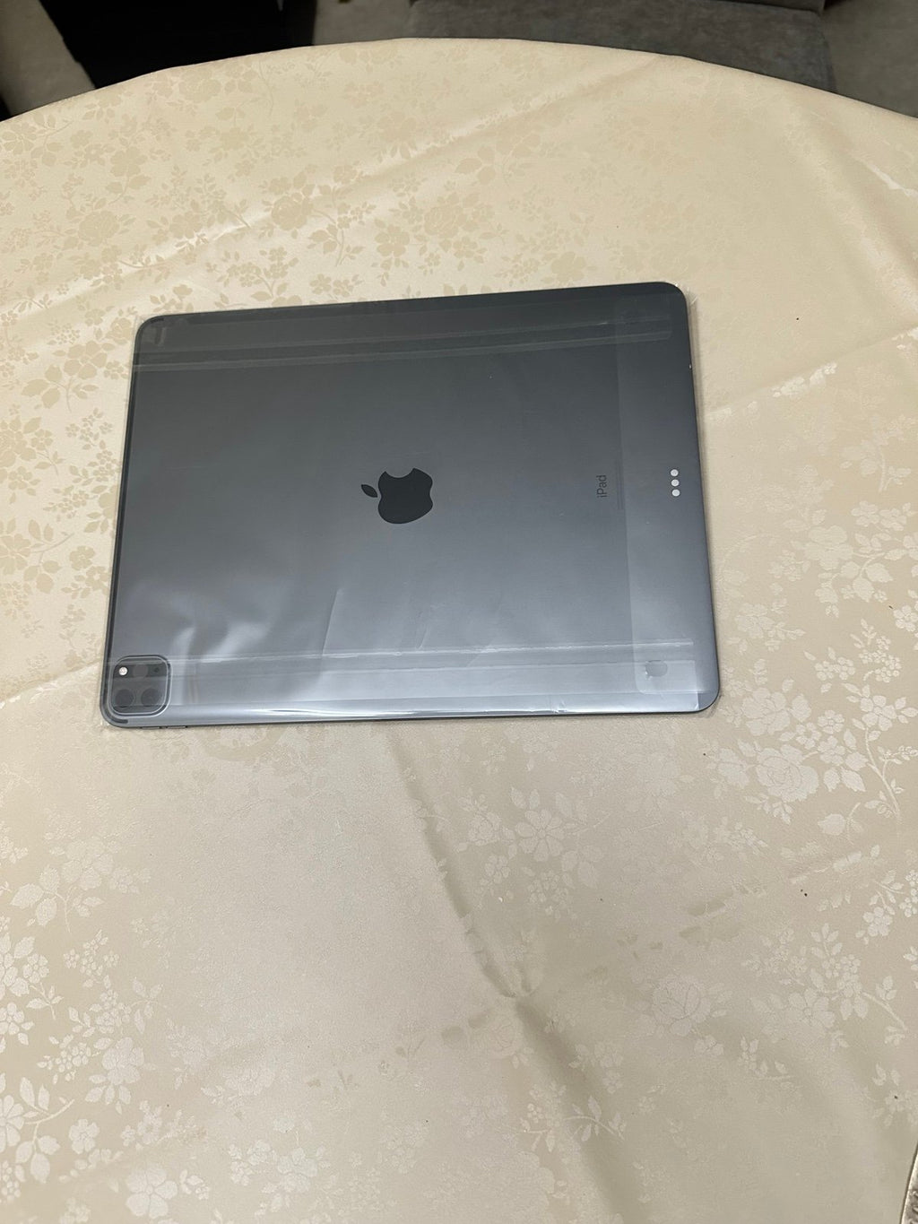 Apple iPad Pro 4th Generation 256 GB in Space Gray 12.9 7J65