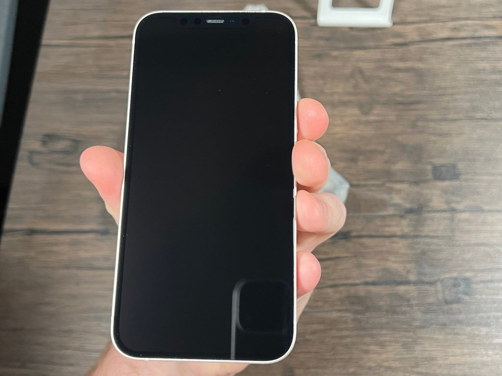 Apple iPhone 12 64 GB in White for Unlocked 8V15