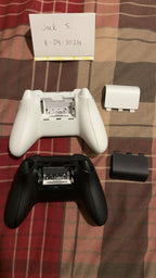 XBOX Series X 1TB (+ 2TB Seagate Card) (+2 XBOX X Controllers) + Headphones 3D99