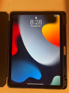 New 2022 IPad Air 4th generation - Case included! 5A38