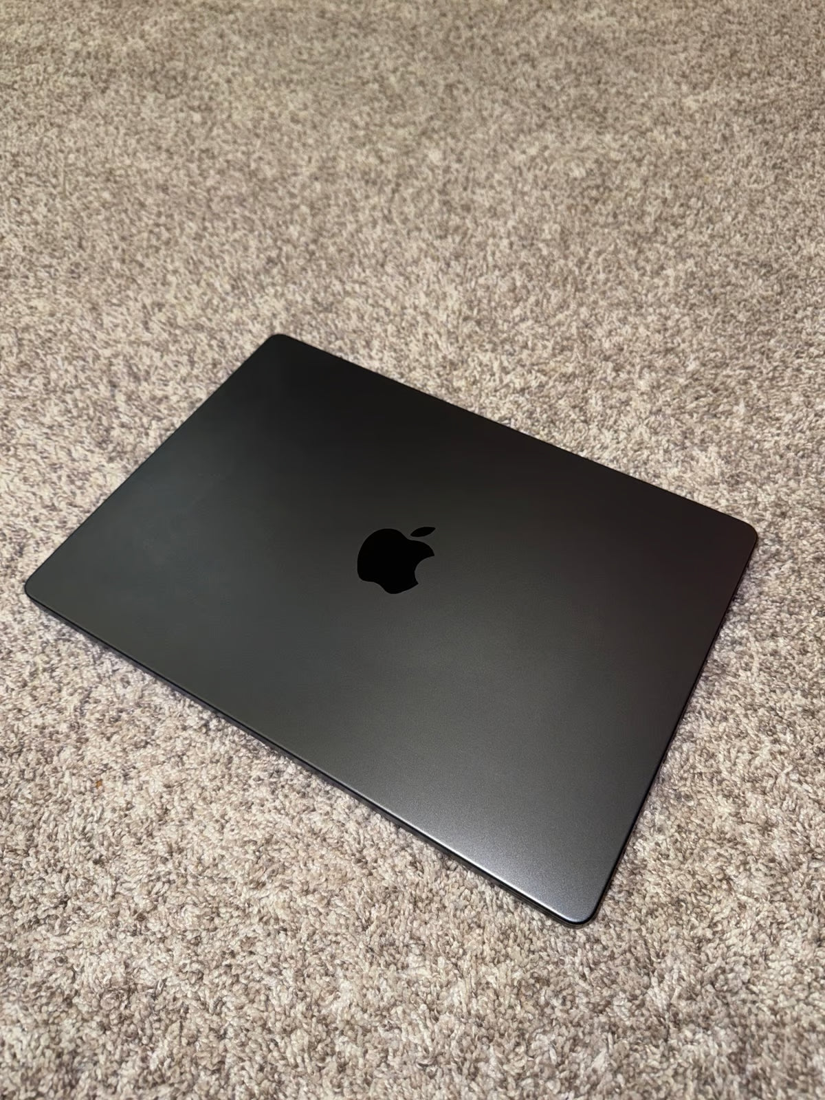 Apple MacBook Pro Late 2023 M3 Pro 500GB HD 18GB Memory Space Grey 14鈥?3A37