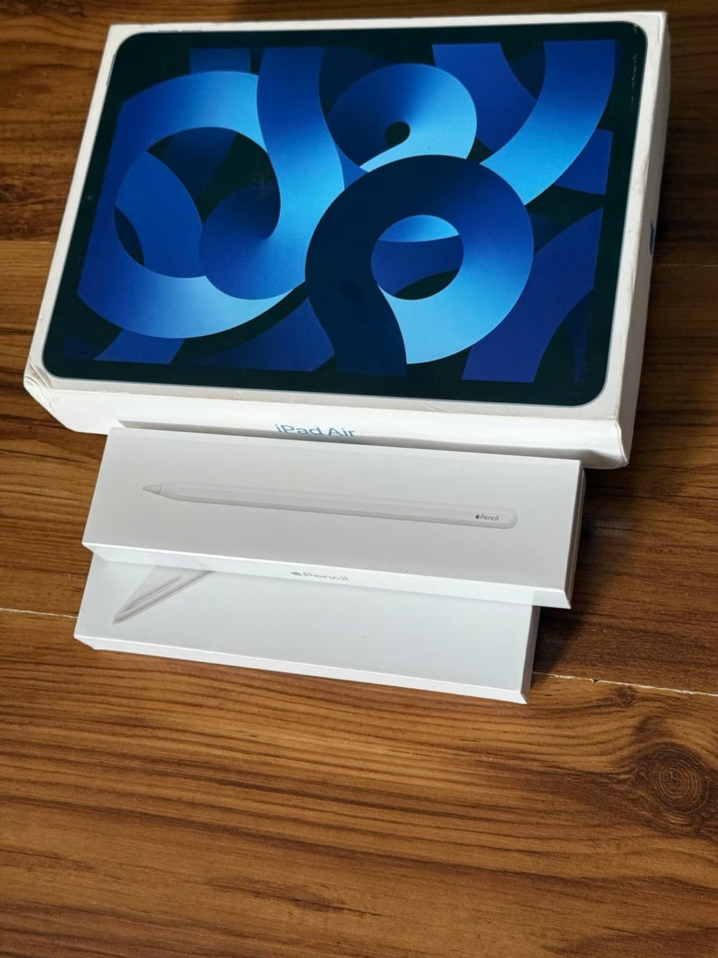 Apple iPad Air 5th Gen 256GB in Blue unlocked M1 /Magic keyboard /Apple Pencil 1C96