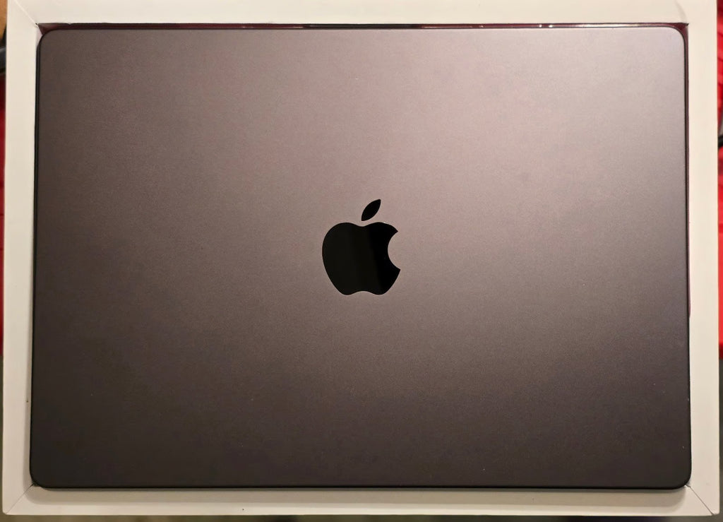 Macbook pro m3 pro chip 14"" 18 gb ram 8R51