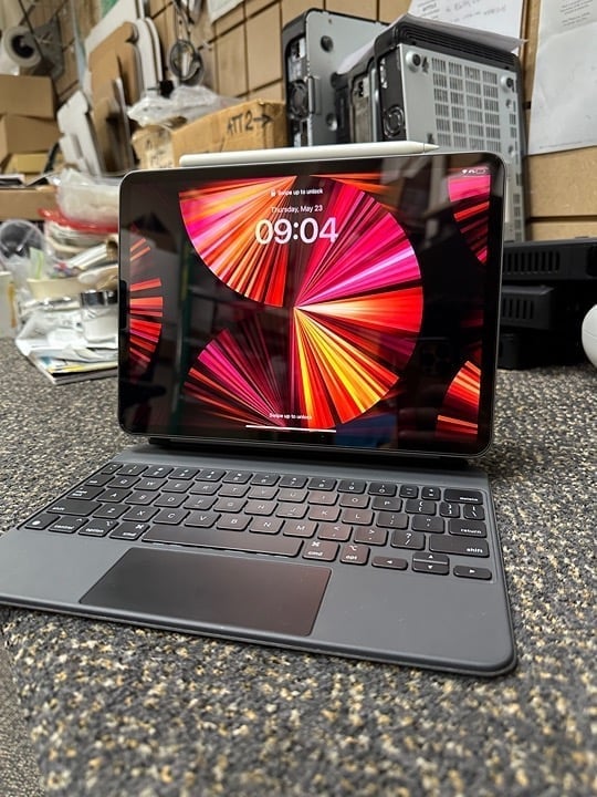 iPad Pro 11inch 3rd gen 128gb 1Y77