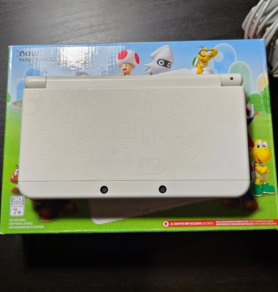 Nintendo New 3DS Super Mario White Edition Mint Condition!!