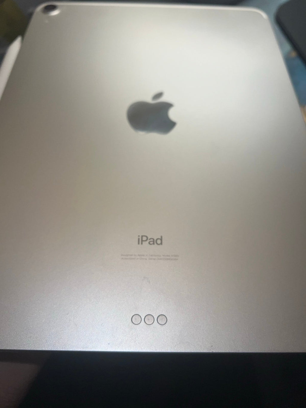 iPad Pro 11 inch (2018) WiFi with apple pencil and magic keyboard (used) 9D32