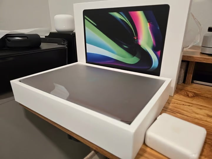 MacBook Pro M1 13"" 16GB Ram / 1TB Storage AppleCare+ til June 25 6L53