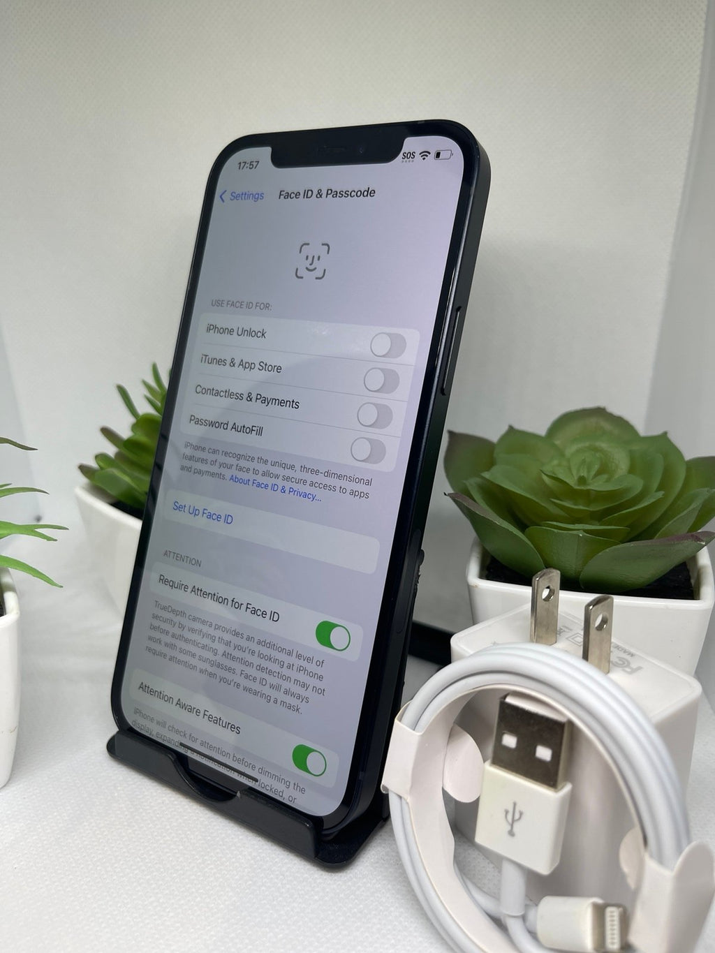 Apple iPhone 12 64 GB in Black Unlocked Mint Condition Any Carrier Any Country 2E59