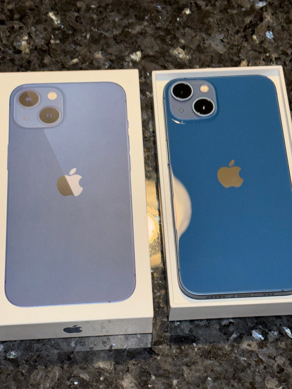 Apple iPhone 13 128 GB in Blue 9X39