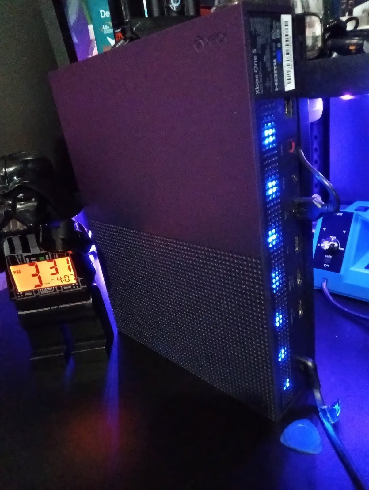 Xbox One S console Purple Fortnite Edition 3D17