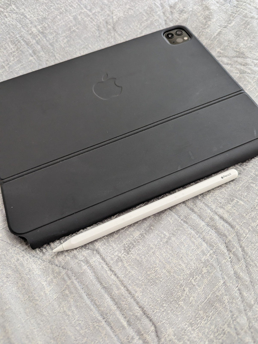 11"" iPad Pro 3rd Gen 128GB M1 Like New w/accessories 7K15