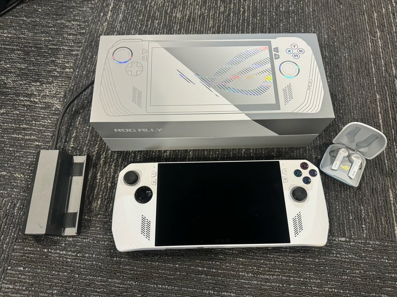 ASUS rog ally z1 extreme 512gb with dock & earbuds 9P38