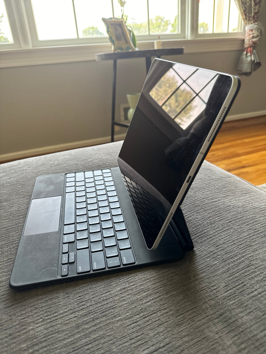 Apple iPad Pro 12.9 4th gen 512GB w/ Magic Keyboard 3Q71