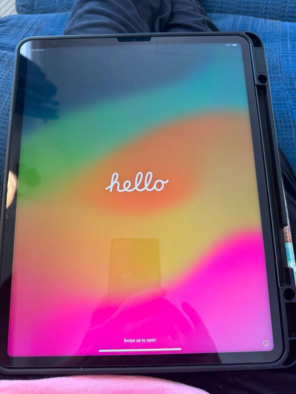 Apple iPad Pro 12.9�?5th Gen 128 GB Gray WiFi 5G NEW Keyboard Case NEW Pencil 8K69