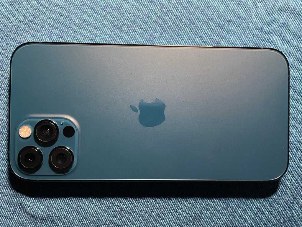 iPhone 12 Pro with Black Case 7P87