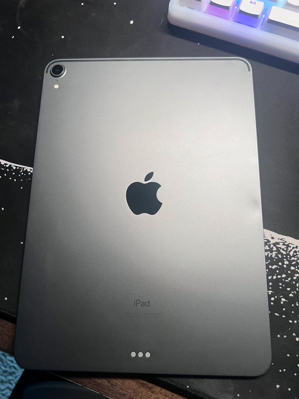 Apple iPad Pro 11-inch 2018 Model 64GB 5V35