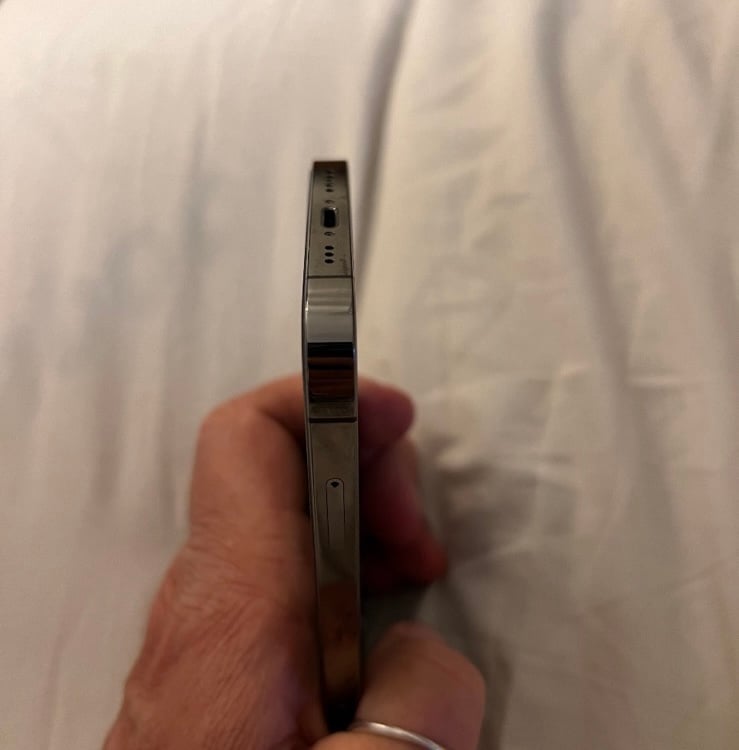 Apple iPhone 12 Pro - 128 GB - Graphite (Unlocked) (Dual SIM (SIM + eSIM)) 6N15