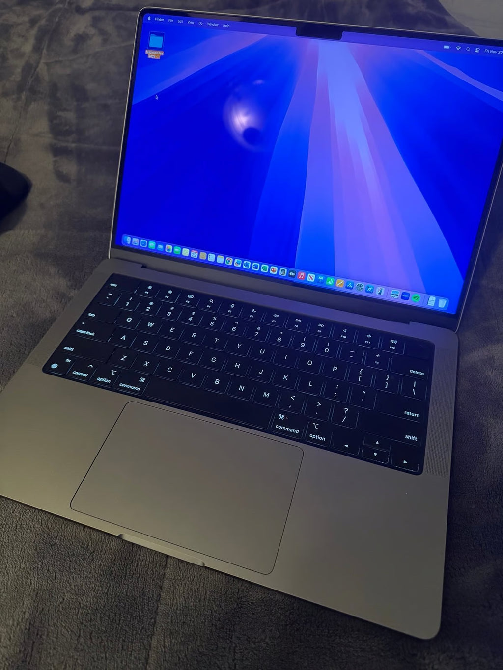 MacBook Pro 14inch 7U59